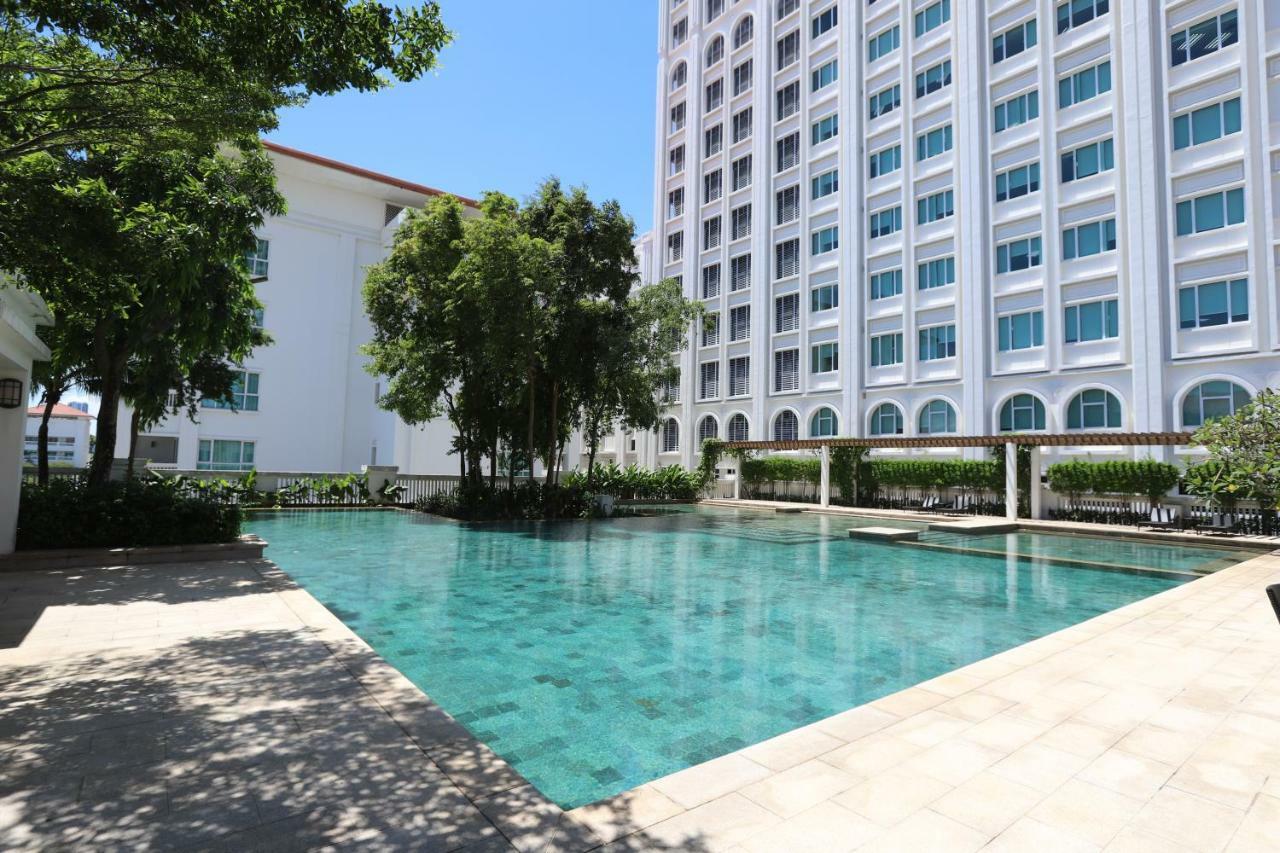 Апартаменты The Straits Quay Marina By Messina Clive Джорджтаун Экстерьер фото